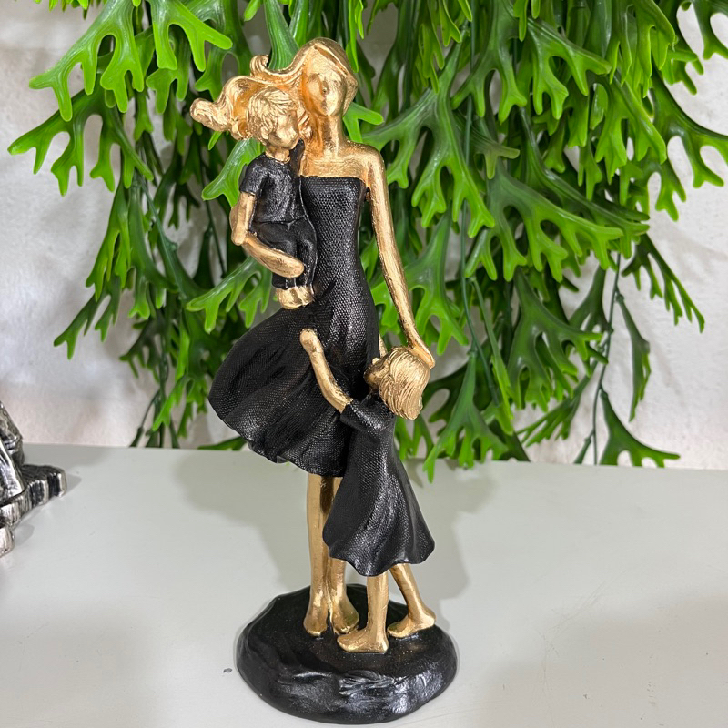 Escultura Mãe e Filhos – Arte Decorativa Premium em Resina Luxo